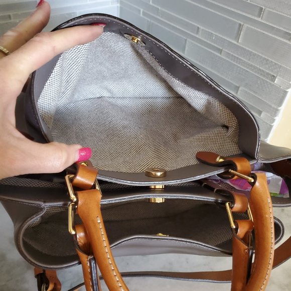 NWOT Dooney and Bourke City Barlow Crossbody Taupe Perfect Condition - Picture 13 of 16